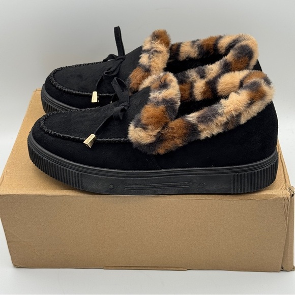 Journee Collection Midnight Black Faux Fur Moccasins Size 6 - Picture 3 of 8